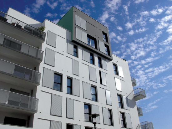 Volets coulissants aluminium avec remplissage lames persienn&eacute;es jointives, NANTES (44). Ma&icirc;tre d&rsquo;ouvrage : AIGUILLON CONSTRUCTION / Ma&icirc;tre d&rsquo;&oelig;uvre : ARETEK