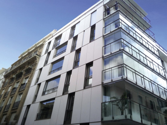 Volets coulissants en pierre naturelle, R&eacute;sidence VILLA EUGENIE, PARIS 15&egrave;. Ma&icirc;tre d&rsquo;ouvrage : BNP Paribas / Ma&icirc;tre d&rsquo;&oelig;uvre : Fran&ccedil;ois Leclercq Architectes  Urbanistes