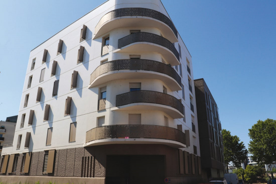 Volets Accord&eacute;ons Trespa, ALFORVILLE (94). Ma&icirc;tre d&rsquo;ouvrage : LOGIAL / Ma&icirc;tre d&rsquo;&oelig;uvre : ARC AME